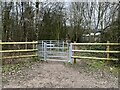 SJ8252 : Kissing gate into Parrot's Drumble by Jonathan Hutchins