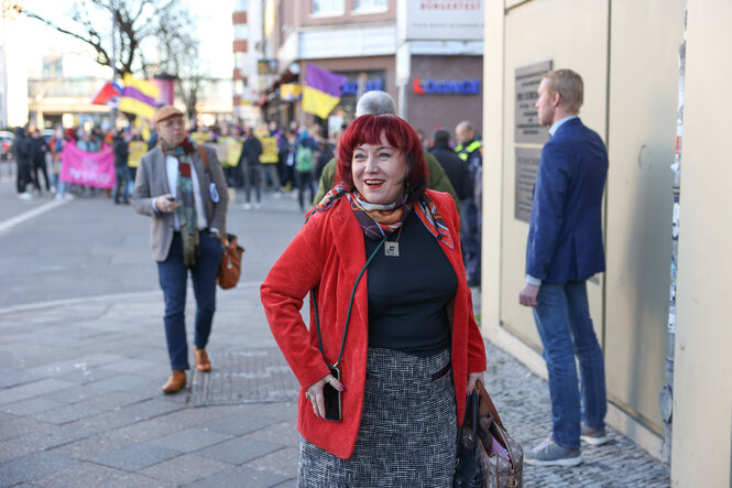 Bildungssenatorin Busse lächelt in die Kamera