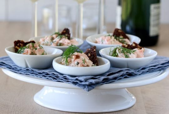 Image: RILLETTE MED ØRRET OG RUGBRØDCHIPS