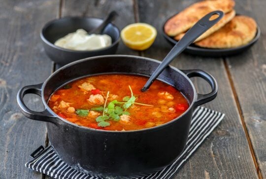 Image: SPICY SUPPE MED LAMMEKJØTTBOLLER & FETAKREM