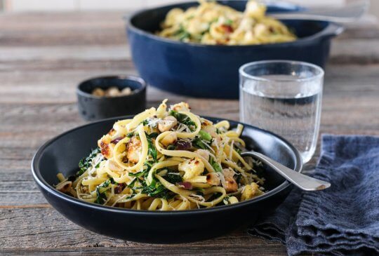 Image: SPAGETTI MED OVNSBAKT BLOMKÅL & HASSELNØTTER