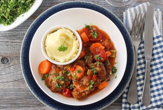 Image: OSSO BUCO MED CHERRYTOMATER OG GREMOLATA