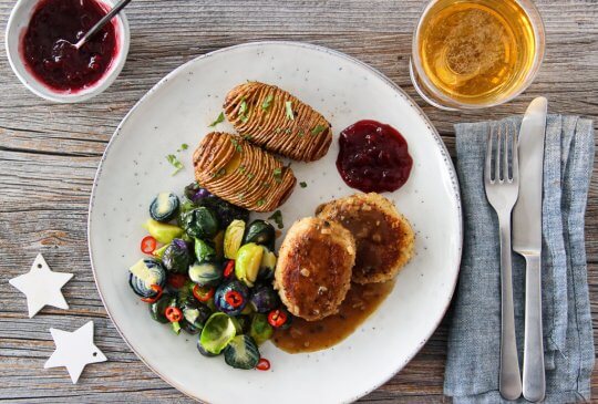 Image: VEGISTERKAKER MED SAUS OG LUN ROSENKÅLSALAT