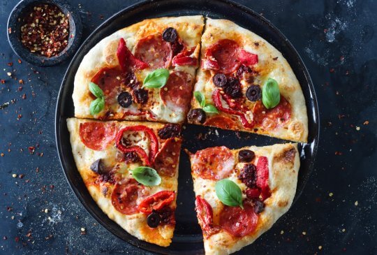 Image: HVIT PIZZA MED CHILISALAMI, ‘NDUJA, PAPRIKA OG OLIVEN