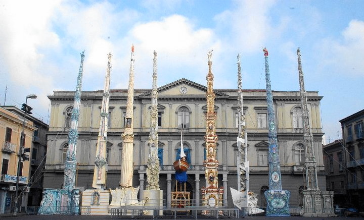 I Gigli e la Barca in Piazza Duomo il giorno dopo la festa