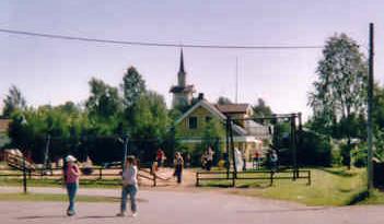 File:Pajala kyrka i juli 2004..JPG