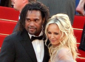 Christian Karembeu, un footballeur mélanésien de Nouvelle-Calédonie.