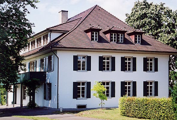 File:Neuhof in Birr (Herrenhaus).jpg