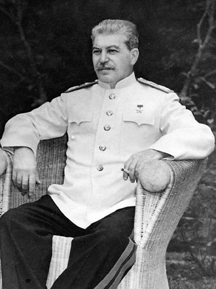 https://upload.wikimedia.org/wikipedia/commons/c/c4/Stalin_1945.jpg