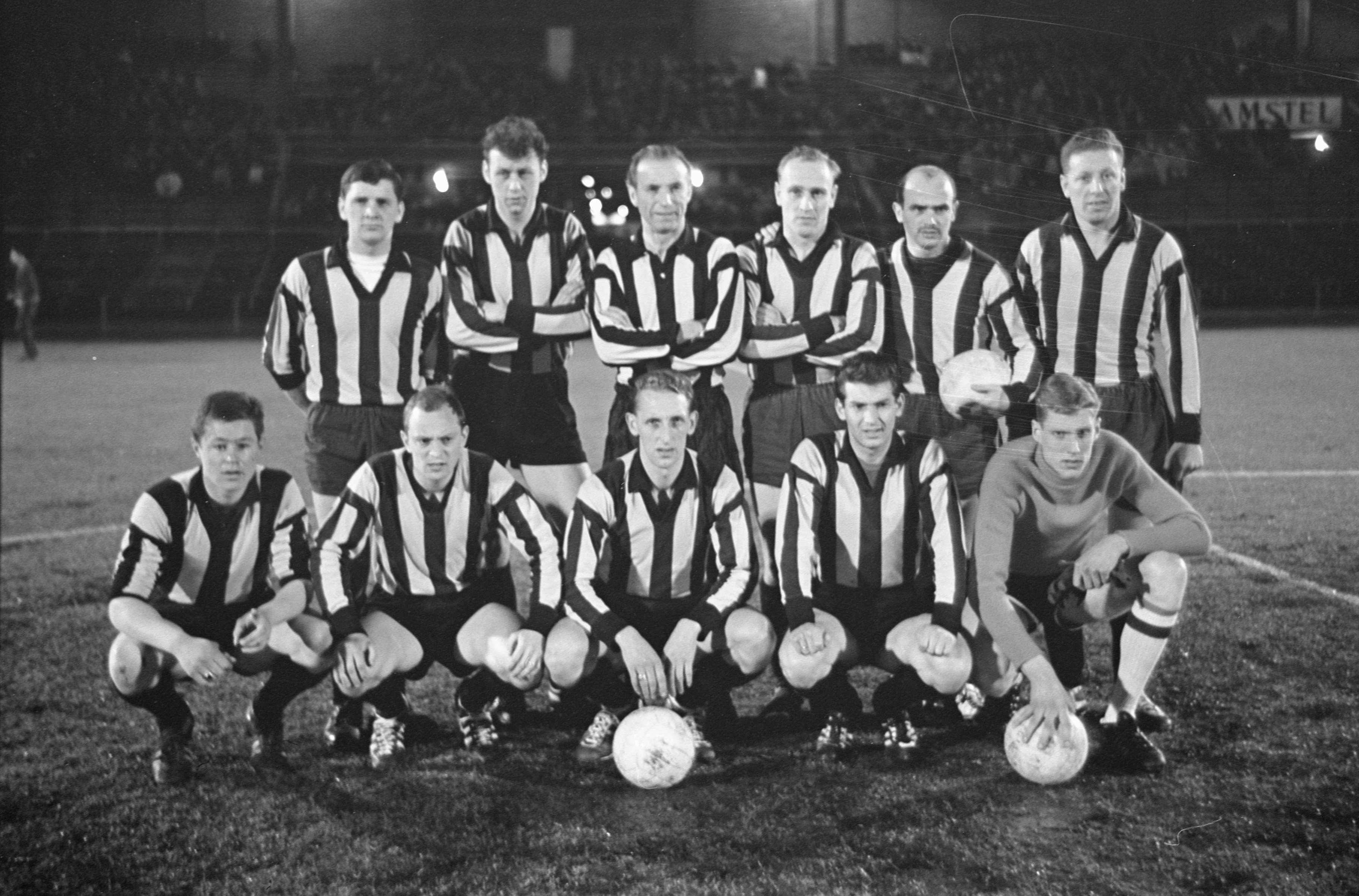 D.W.V. with Stanley Matthews (3rd from left) before the match against De Volewijckers (4 April 1962)