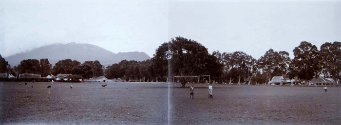 Alun-alun Pandéglang jeung Gunung Karang