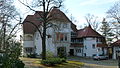 Villa mit Nebengebäude und Gartenterrasse