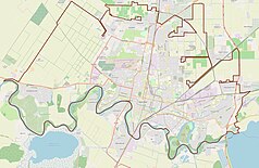 Mapa konturowa Krasnodaru, blisko centrum po prawej na dole znajduje się punkt z opisem „Stadion Kubań w Krasnodarze”