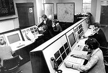 Un call center della polizia del 1970 a Brierley Hill, in Inghilterra.