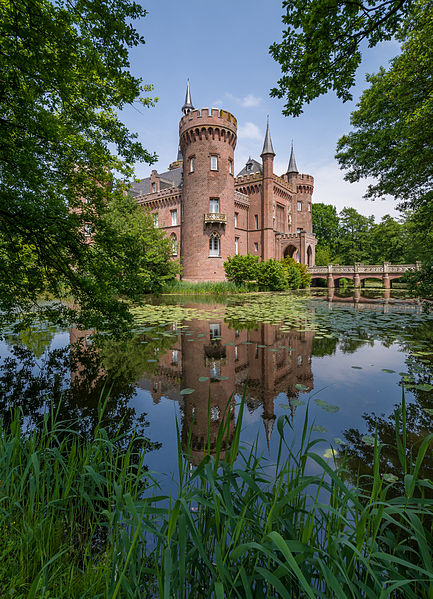 File:Schloss-Moyland-2013-02.jpg