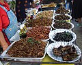 Insecten ter consumptie te koop op de markt