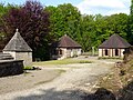 Le site (l'entrée de la grotte est à gauche).