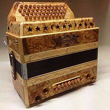 Accordéon de styrie à quatre rangées et 14 basses.