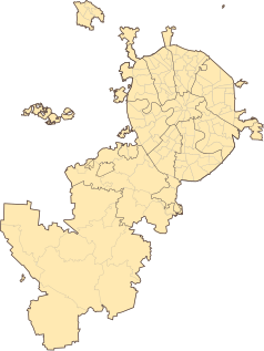 Mapa konturowa Moskwy, po prawej nieco u góry znajduje się punkt z opisem „Gosudarstwiennyj Uniwiersalnyj Magazin”