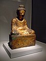 Buddha assis[N 28]. Daté 338. Bronze doré, H 40 cm. San Francisco, The Asian Museum of Art