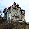 Mietvilla mit Terrasse und Einfriedung