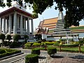 Ngôi đền Mondop và Tháp Chedi của chùa Wat Arun.