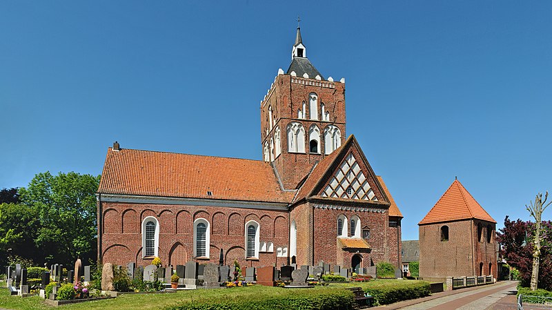 File:Pilsumer Kirche 2010.jpg