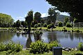 Kleiner Gemeindepark mit Enten- und Schwanenteich