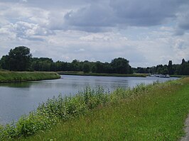 Netekanaal in Emblem met jachthaven in aftakking