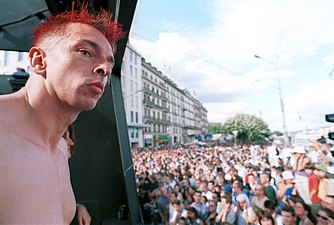 De jaarlijkse Lake Parade, een festival van techno-muziek