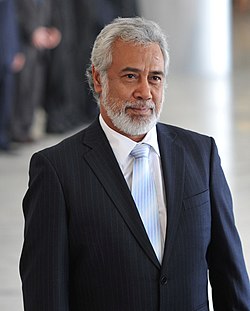 Xanana Gusmão gʻarb uslubidagi kostyumda,