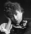 Q4605 Sarah Bernhardt circa 1878 (Foto: Paul Nadar) geboren op 23 oktober 1844 overleden op 26 maart 1923