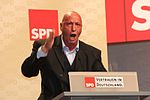 Uwe Hück, Betriebsratsvorsitzender der Porsche AG, Stuttgart (hier bei einer Wahlkampfveranstaltung der SPD Esslingen anlässlich eines Besuchs von Bundeskanzler Gerhard Schröder am 24. August 2005)