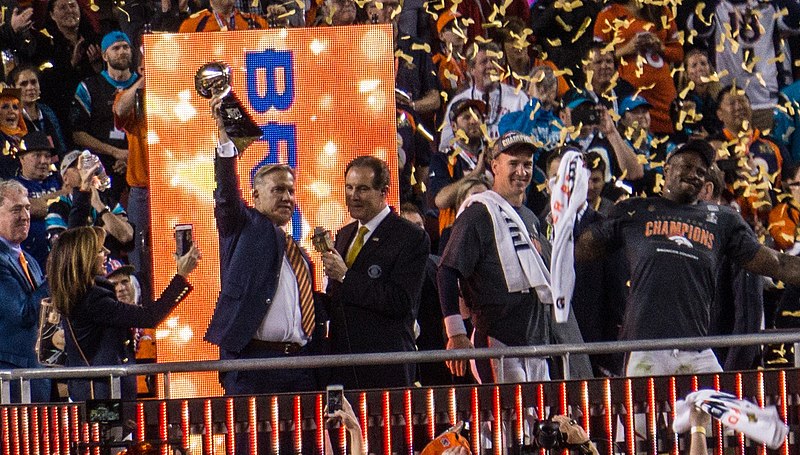 File:John Elway with Lombardi Trophy.jpg