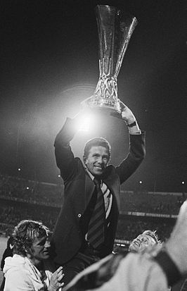 Wiel Coerver in 1974 na de winst van de UEFA Cup met Feyenoord.