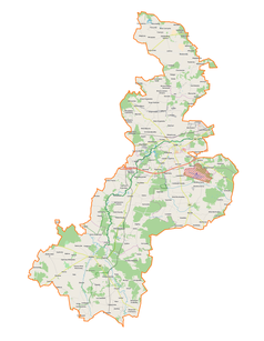 Mapa konturowa powiatu łaskiego, u góry nieco na prawo znajduje się punkt z opisem „Kiki”