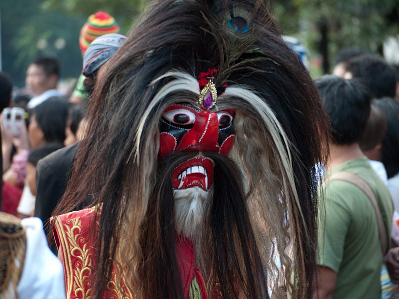 File:Bujang Ganong di Jakarnaval 2011.jpg