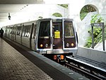 Yellow Line train at Huntington station in 2005