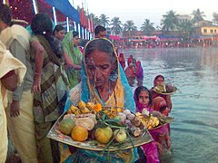 महिलासभ सुर्यदेवके अर्घा दैत