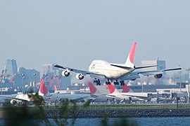 JAL B747-400D JA8083 HND.jpg