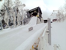 Une piste de bobsleigh.