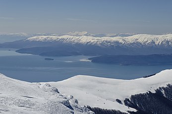 Le lac Prespa et la Galitchitsa vus depuis le Pelister, dans le parc national du Pelister, en République de Macédoine. (définition réelle 4 928 × 3 264)