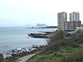 Torreguadiaro, su playa y el puerto de Sotogrande.