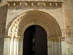 San Claudio de Olivares (Zamora), arquivoltas con decoración variada