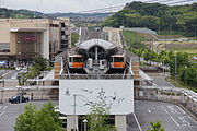 駅東方の階段より見る