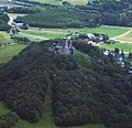 Burgberg der Nürburg aus der Luft