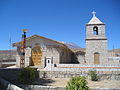 Neue Kirche. Der Katholizismus musste sich in der Atacama an das indigene Weltbild anpassen. Deswegen steht auch hier der Kirchturm separat von der Kirche.