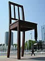 Broken Chair, Place des Nations