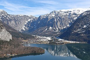 Obertraun von der 2013 errichteten Aussichtsplattform „Welterbeblick“