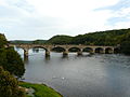 De brug van Lalinde over de Dordogne, aangelegd in 1881, telt 8 bogen en is 214 meter lang